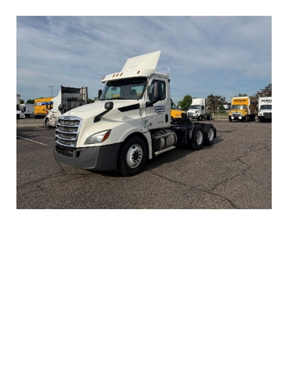 Day Cab Tractor-Heavy Duty Tractors-Freightliner-2019-T12664ST-Brooklyn Park-MN-639,656\n\t\tmiles-$ 28,000 - Image 3