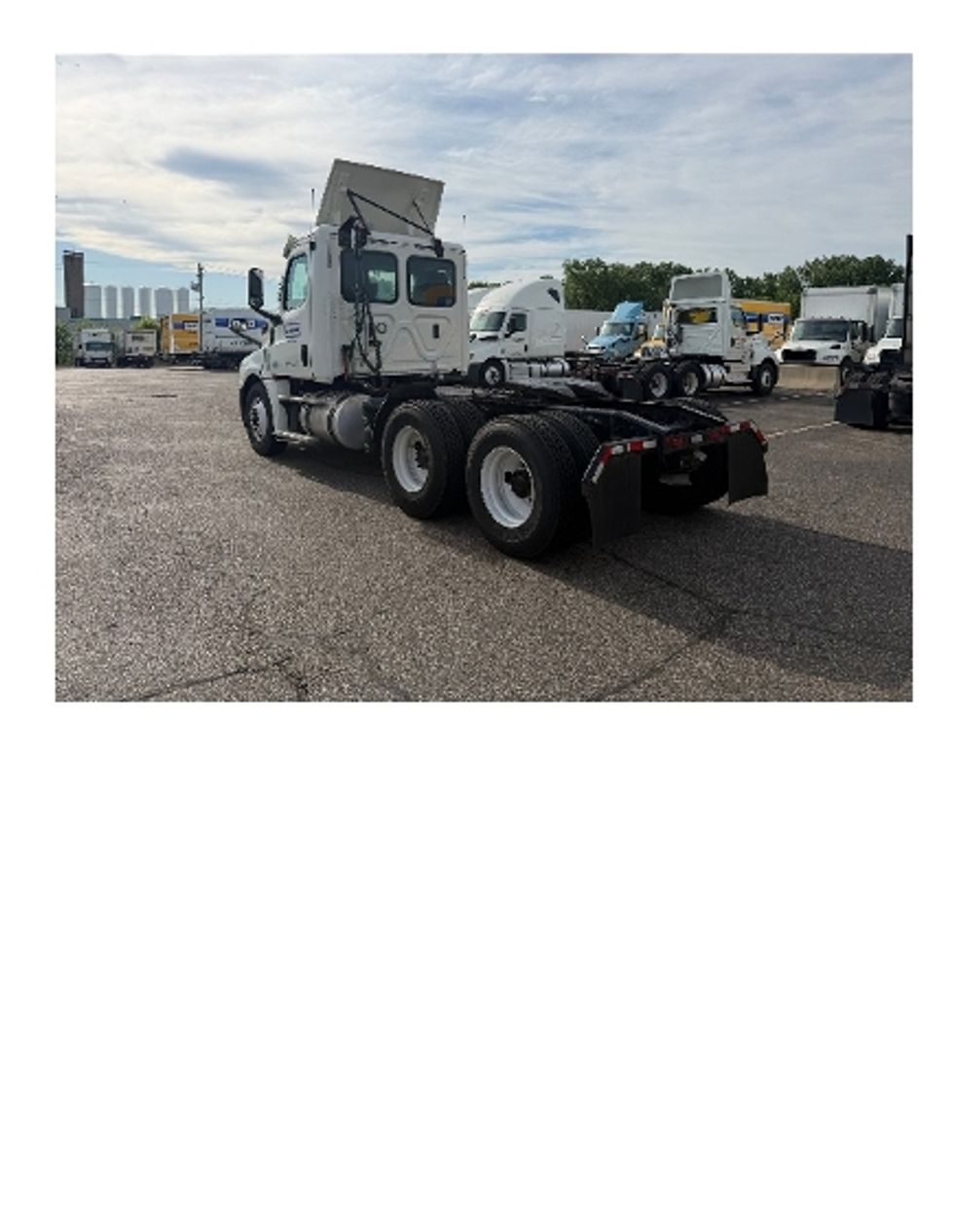 Day Cab Tractor-Heavy Duty Tractors-Freightliner-2019-T12664ST-Brooklyn Park-MN-639,656\n\t\tmiles-$ 28,000 - Image 5