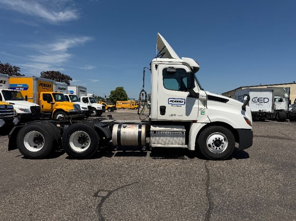 Day Cab Tractor-Heavy Duty Tractors-Freightliner-2019-T12664ST-Brooklyn Park-MN-639,656\n\t\tmiles-$ 28,000 - Image 8