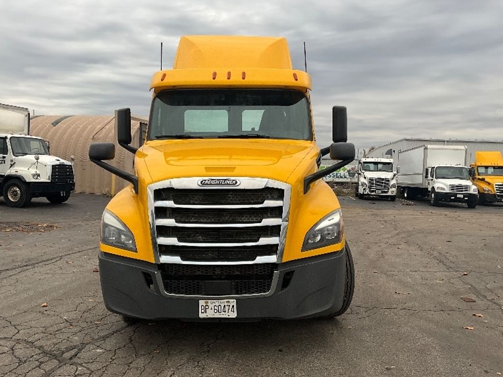 2019 Freightliner Cascadia 126" Day cab photo 2