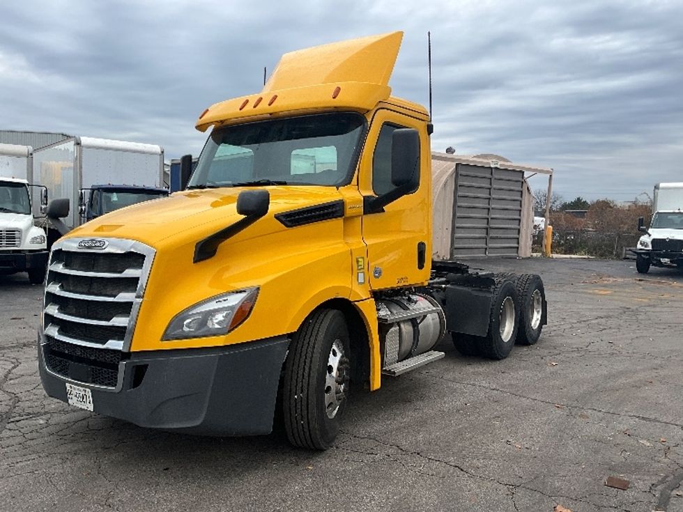 2019 Freightliner Cascadia 126" Day cab photo 3