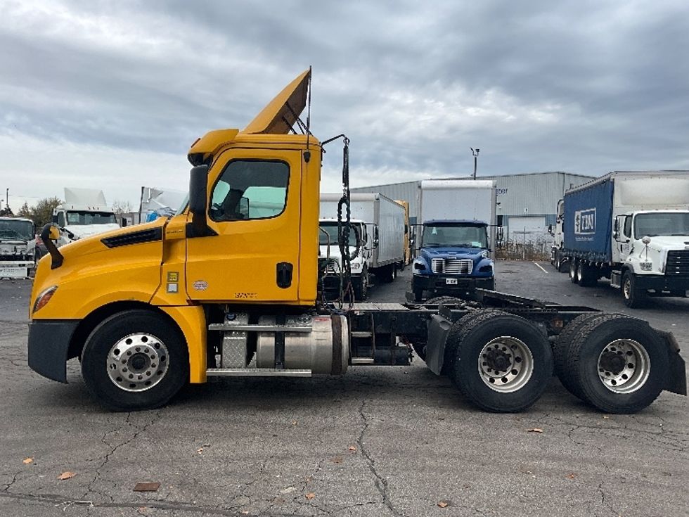 2019 Freightliner Cascadia 126" Day cab photo 4
