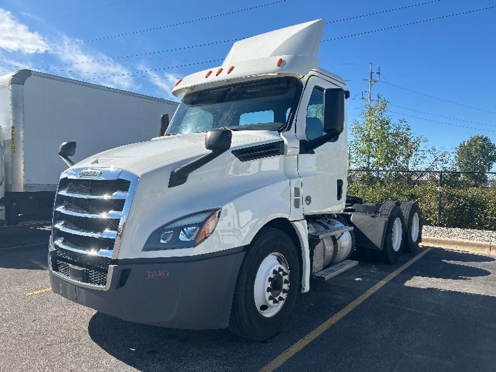 Day Cab Tractor-Heavy Duty Tractors-Freightliner-2019-T12664ST-Byron Center-MI-309,227\n\t\tmiles-$ 58,250 - Image 1