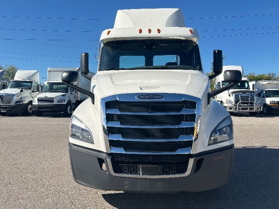 Day Cab Tractor-Heavy Duty Tractors-Freightliner-2019-T12664ST-Byron Center-MI-309,227\n\t\tmiles-$ 58,250 - Image 2