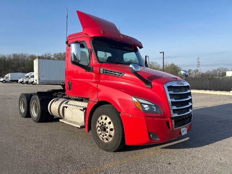 Day Cab Tractor-Heavy Duty Tractors-Freightliner-2019-T12664ST-Byron Center-MI-465,162\n\t\tmiles-$ 34,500 - Image 1