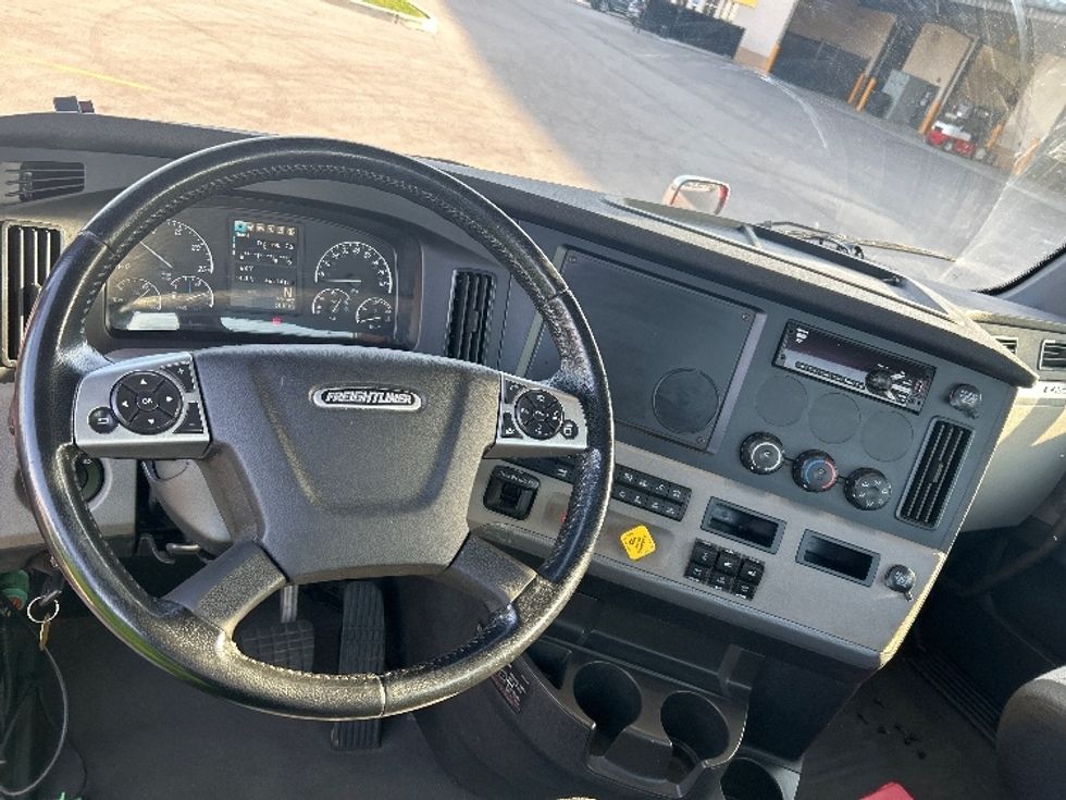 Day Cab Tractor-Heavy Duty Tractors-Freightliner-2019-T12664ST-Byron Center-MI-465,162\n\t\tmiles-$ 34,500 - Image 11