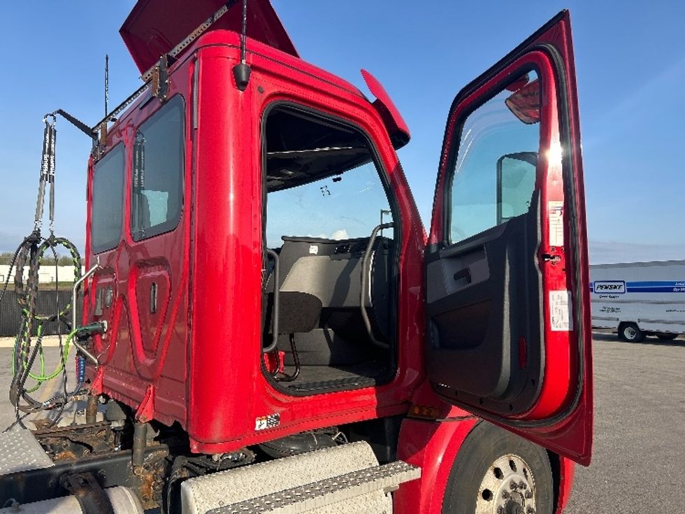 Day Cab Tractor-Heavy Duty Tractors-Freightliner-2019-T12664ST-Byron Center-MI-465,162\n\t\tmiles-$ 34,500 - Image 12