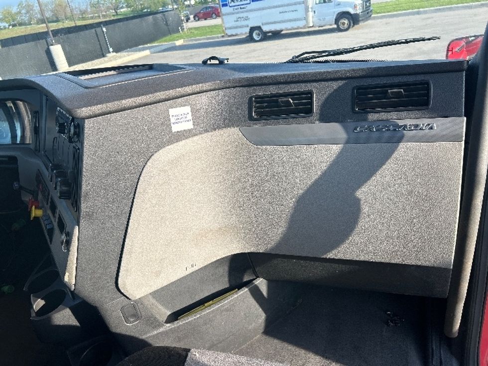 Day Cab Tractor-Heavy Duty Tractors-Freightliner-2019-T12664ST-Byron Center-MI-465,162\n\t\tmiles-$ 34,500 - Image 13