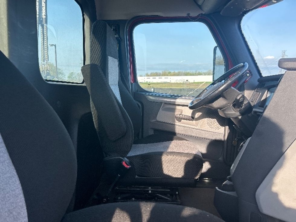 Day Cab Tractor-Heavy Duty Tractors-Freightliner-2019-T12664ST-Byron Center-MI-465,162\n\t\tmiles-$ 34,500 - Image 14