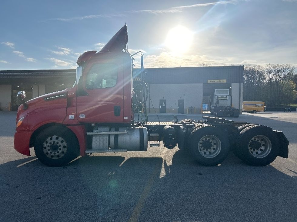 Day Cab Tractor-Heavy Duty Tractors-Freightliner-2019-T12664ST-Byron Center-MI-465,162\n\t\tmiles-$ 34,500 - Image 4