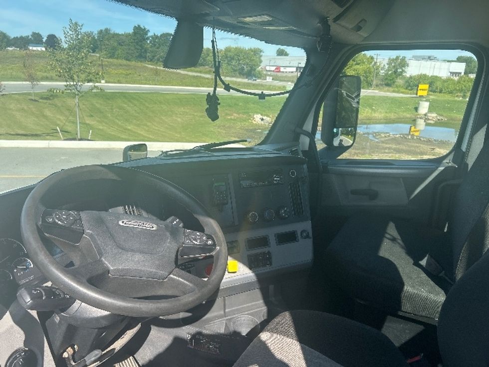 Day Cab Tractor-Heavy Duty Tractors-Freightliner-2019-T12664ST-Byron Center-MI-507,979\n\t\tmiles-$ 37,750 - Image 10