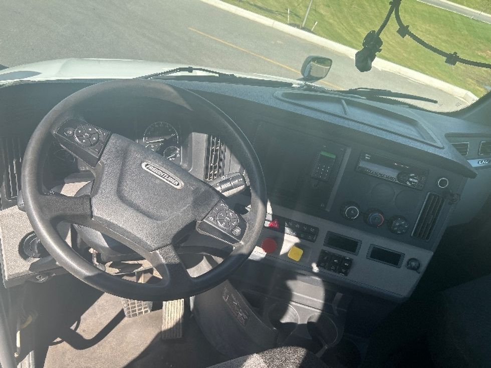 Day Cab Tractor-Heavy Duty Tractors-Freightliner-2019-T12664ST-Byron Center-MI-507,979\n\t\tmiles-$ 37,750 - Image 11