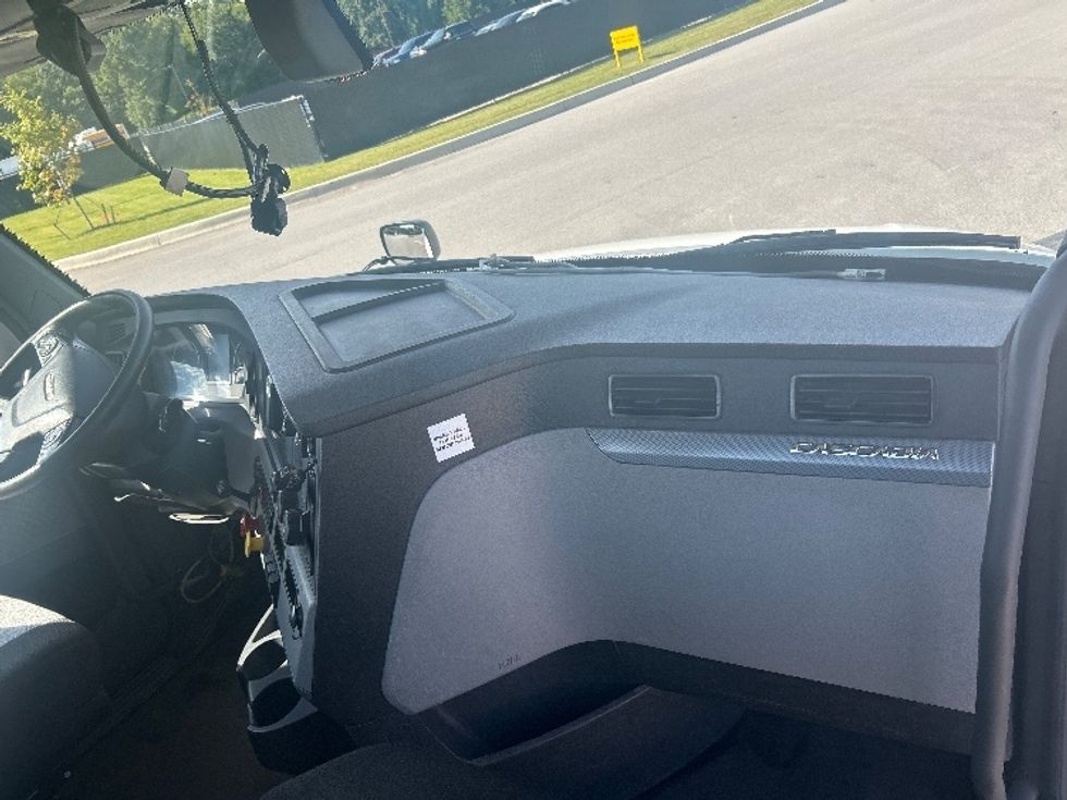 Day Cab Tractor-Heavy Duty Tractors-Freightliner-2019-T12664ST-Byron Center-MI-507,979\n\t\tmiles-$ 37,750 - Image 13