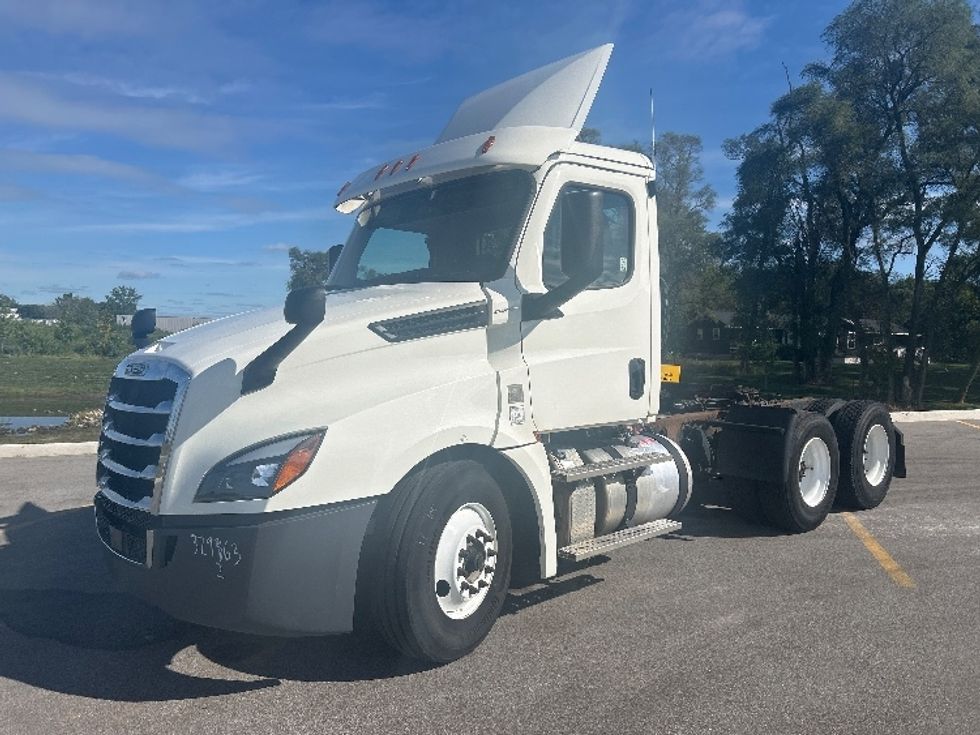 Day Cab Tractor-Heavy Duty Tractors-Freightliner-2019-T12664ST-Byron Center-MI-507,979\n\t\tmiles-$ 37,750 - Image 3