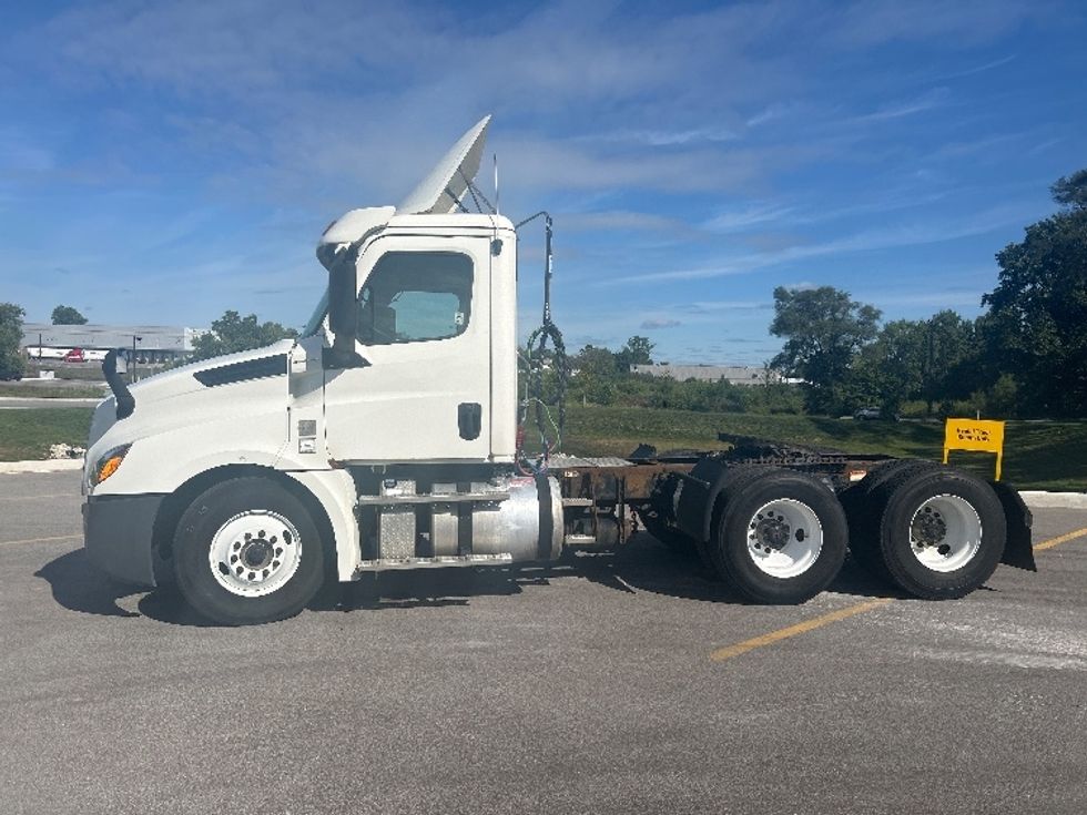 Day Cab Tractor-Heavy Duty Tractors-Freightliner-2019-T12664ST-Byron Center-MI-507,979\n\t\tmiles-$ 37,750 - Image 4