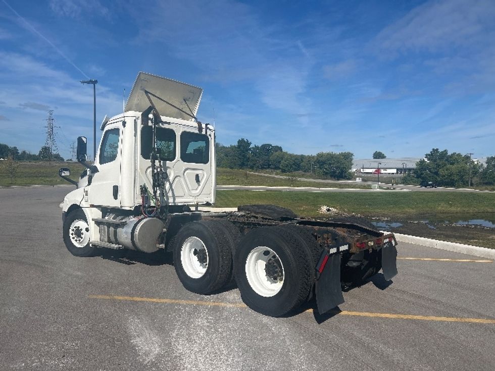 Day Cab Tractor-Heavy Duty Tractors-Freightliner-2019-T12664ST-Byron Center-MI-507,979\n\t\tmiles-$ 37,750 - Image 5