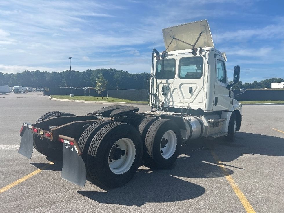 Day Cab Tractor-Heavy Duty Tractors-Freightliner-2019-T12664ST-Byron Center-MI-507,979\n\t\tmiles-$ 37,750 - Image 7