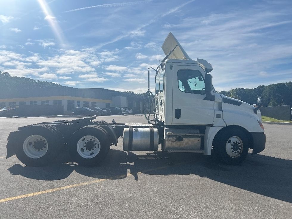 Day Cab Tractor-Heavy Duty Tractors-Freightliner-2019-T12664ST-Byron Center-MI-507,979\n\t\tmiles-$ 37,750 - Image 8