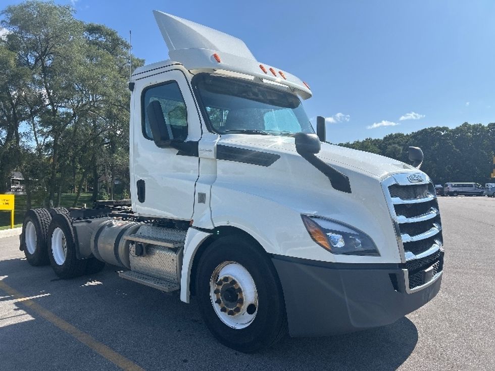 Day Cab Tractor-Heavy Duty Tractors-Freightliner-2019-T12664ST-Byron Center-MI-556,064\n\t\tmiles-$ 34,000 - Image 1