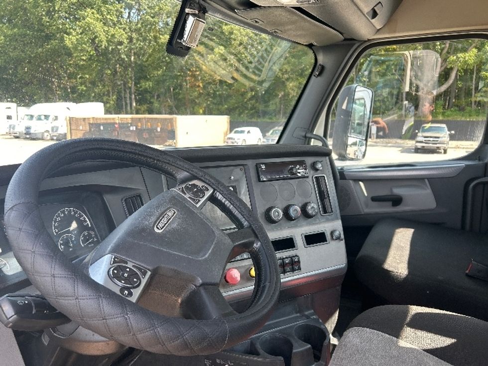 Day Cab Tractor-Heavy Duty Tractors-Freightliner-2019-T12664ST-Byron Center-MI-556,064\n\t\tmiles-$ 34,000 - Image 10