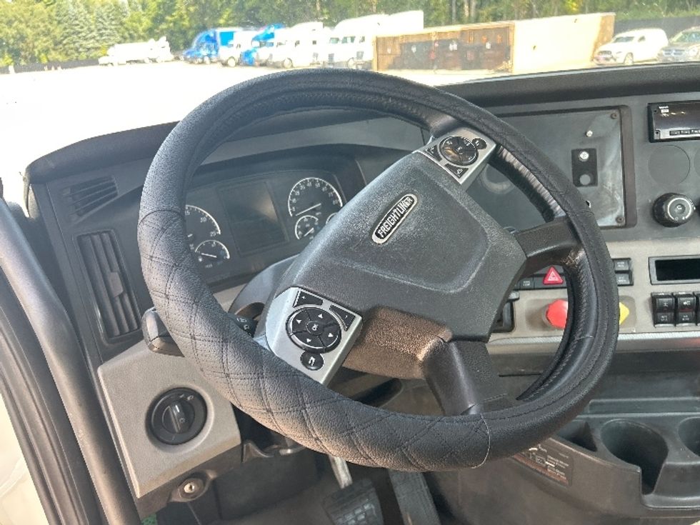Day Cab Tractor-Heavy Duty Tractors-Freightliner-2019-T12664ST-Byron Center-MI-556,064\n\t\tmiles-$ 34,000 - Image 11