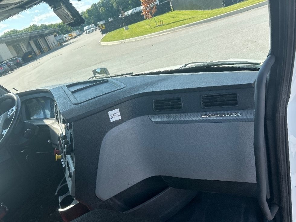 Day Cab Tractor-Heavy Duty Tractors-Freightliner-2019-T12664ST-Byron Center-MI-556,064\n\t\tmiles-$ 34,000 - Image 13