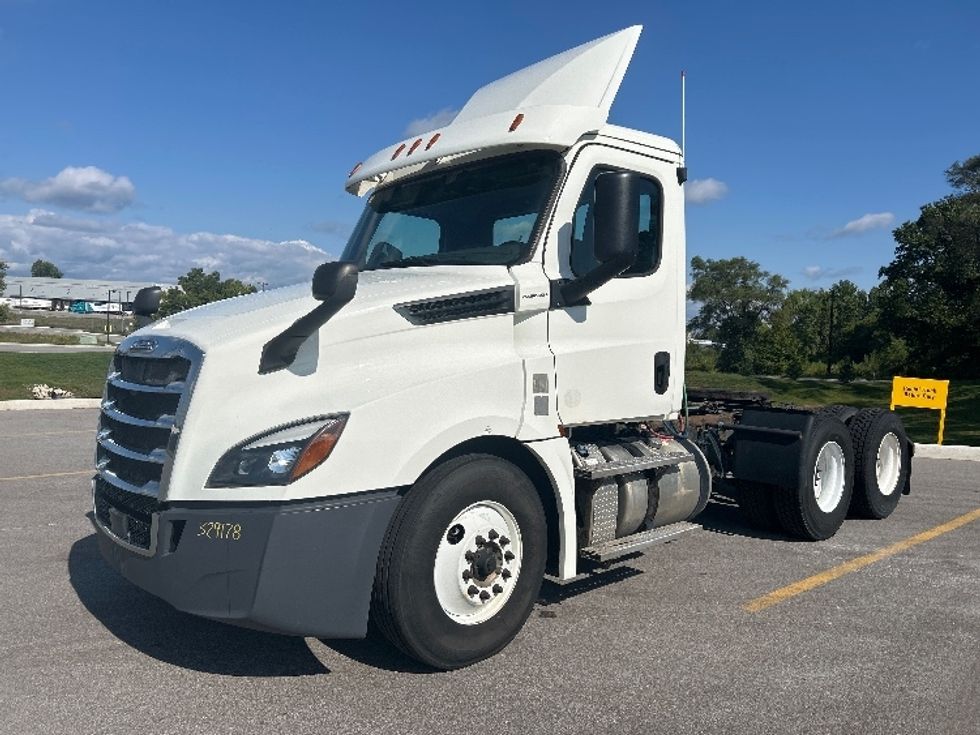 Day Cab Tractor-Heavy Duty Tractors-Freightliner-2019-T12664ST-Byron Center-MI-556,064\n\t\tmiles-$ 34,000 - Image 3