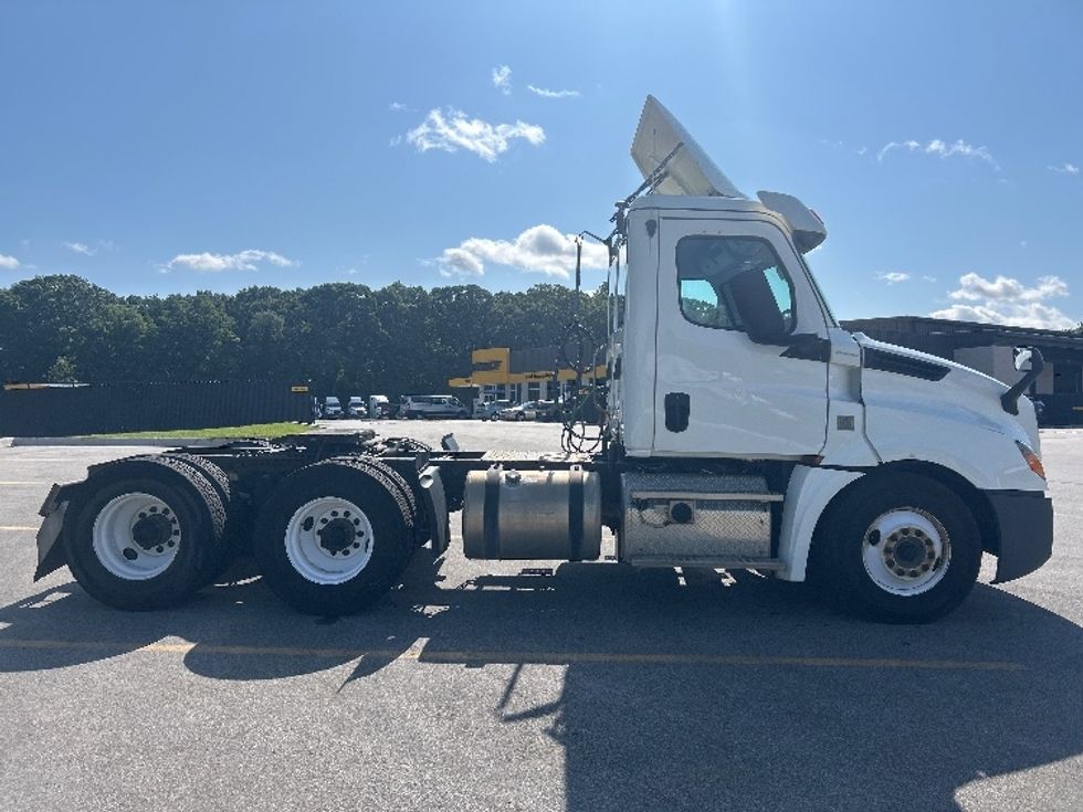 Day Cab Tractor-Heavy Duty Tractors-Freightliner-2019-T12664ST-Byron Center-MI-556,064\n\t\tmiles-$ 34,000 - Image 8