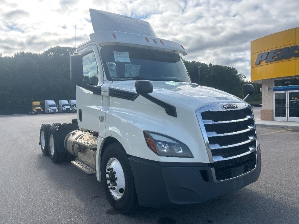 Day Cab Tractor-Heavy Duty Tractors-Freightliner-2019-T12664ST-Byron Center-MI-674,415\n\t\tmiles-$ 26,750 - Image 1