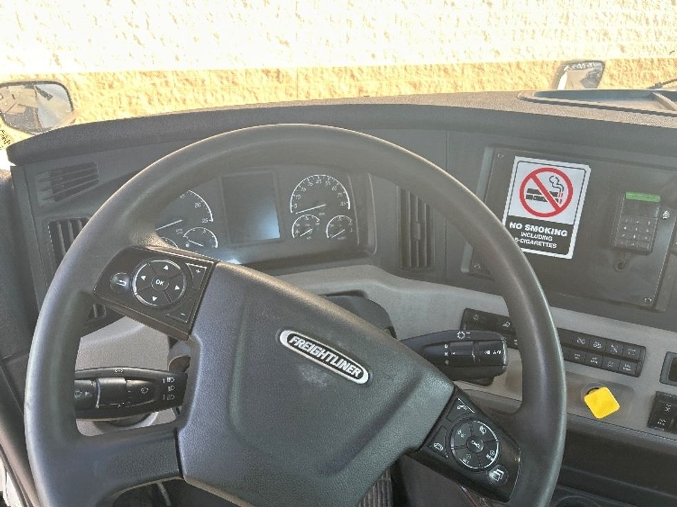 Day Cab Tractor-Heavy Duty Tractors-Freightliner-2019-T12664ST-Byron Center-MI-674,415\n\t\tmiles-$ 26,750 - Image 11