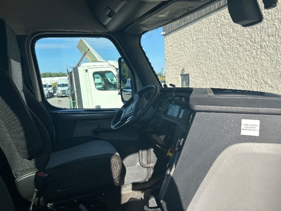 Day Cab Tractor-Heavy Duty Tractors-Freightliner-2019-T12664ST-Byron Center-MI-674,415\n\t\tmiles-$ 26,750 - Image 14