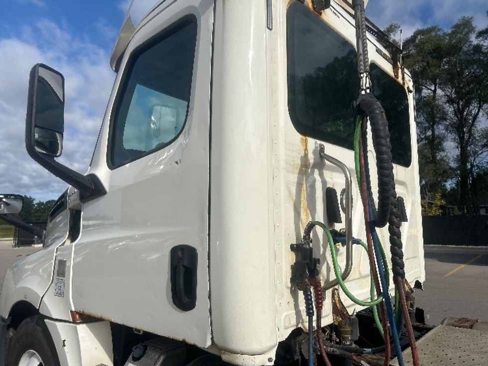 Day Cab Tractor-Heavy Duty Tractors-Freightliner-2019-T12664ST-Byron Center-MI-674,415\n\t\tmiles-$ 26,750 - Image 17