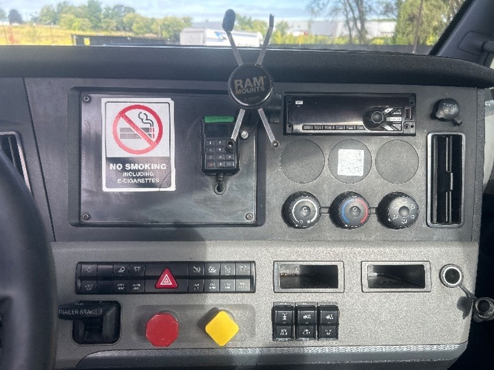 Day Cab Tractor-Heavy Duty Tractors-Freightliner-2019-T12664ST-Byron Center-MI-674,415\n\t\tmiles-$ 26,750 - Image 18