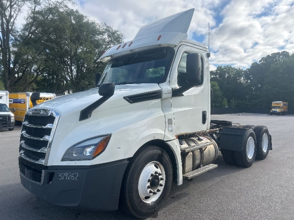 Day Cab Tractor-Heavy Duty Tractors-Freightliner-2019-T12664ST-Byron Center-MI-674,415\n\t\tmiles-$ 26,750 - Image 3