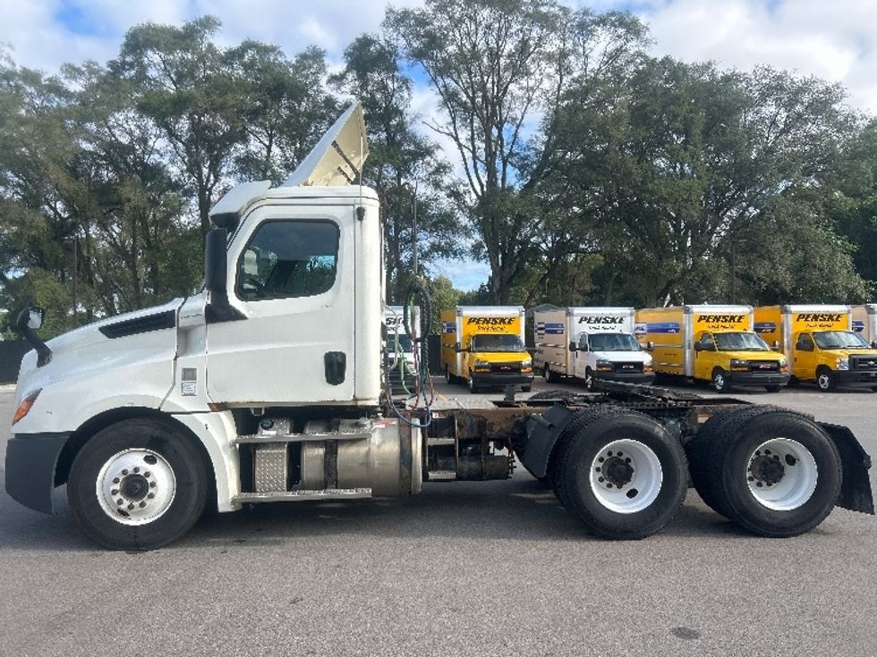 Day Cab Tractor-Heavy Duty Tractors-Freightliner-2019-T12664ST-Byron Center-MI-674,415\n\t\tmiles-$ 26,750 - Image 4