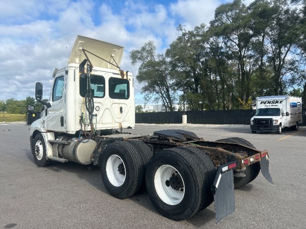 Day Cab Tractor-Heavy Duty Tractors-Freightliner-2019-T12664ST-Byron Center-MI-674,415\n\t\tmiles-$ 26,750 - Image 5