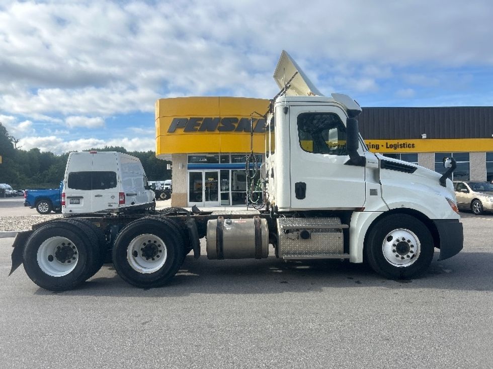 Day Cab Tractor-Heavy Duty Tractors-Freightliner-2019-T12664ST-Byron Center-MI-674,415\n\t\tmiles-$ 26,750 - Image 8