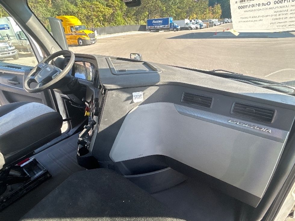 Day Cab Tractor-Heavy Duty Tractors-Freightliner-2019-T12664ST-Byron Center-MI-686,741\n\t\tmiles-$ 25,250 - Image 13