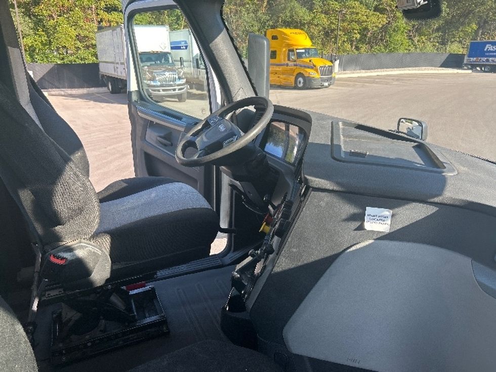 Day Cab Tractor-Heavy Duty Tractors-Freightliner-2019-T12664ST-Byron Center-MI-686,741\n\t\tmiles-$ 25,250 - Image 14