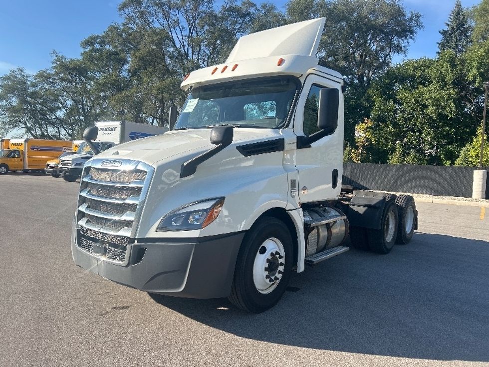Day Cab Tractor-Heavy Duty Tractors-Freightliner-2019-T12664ST-Byron Center-MI-686,741\n\t\tmiles-$ 25,250 - Image 3