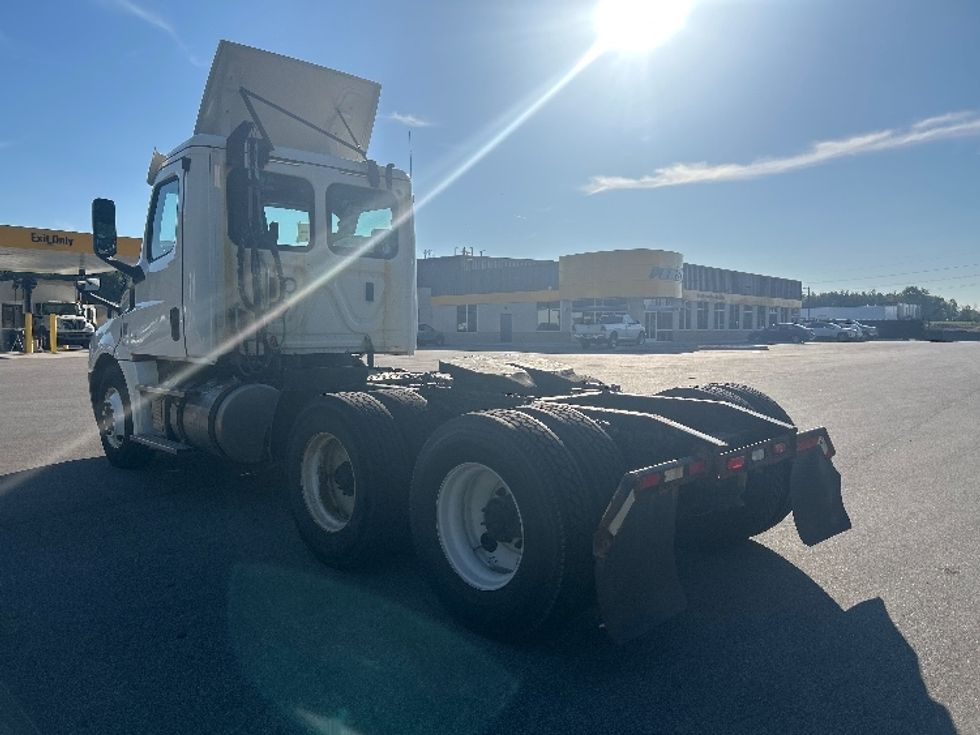Day Cab Tractor-Heavy Duty Tractors-Freightliner-2019-T12664ST-Byron Center-MI-686,741\n\t\tmiles-$ 25,250 - Image 5