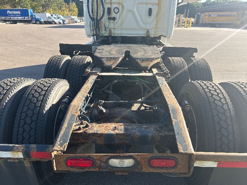 Day Cab Tractor-Heavy Duty Tractors-Freightliner-2019-T12664ST-Byron Center-MI-686,741\n\t\tmiles-$ 25,250 - Image 6