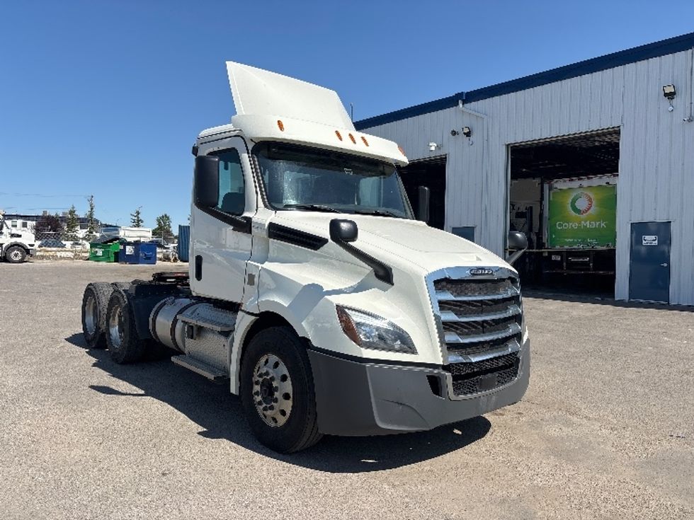 Day Cab Tractor-Heavy Duty Tractors-Freightliner-2019-T12664ST-Calgary-AB-326,579\n\t\tkm-$ 79,250 - Image 1