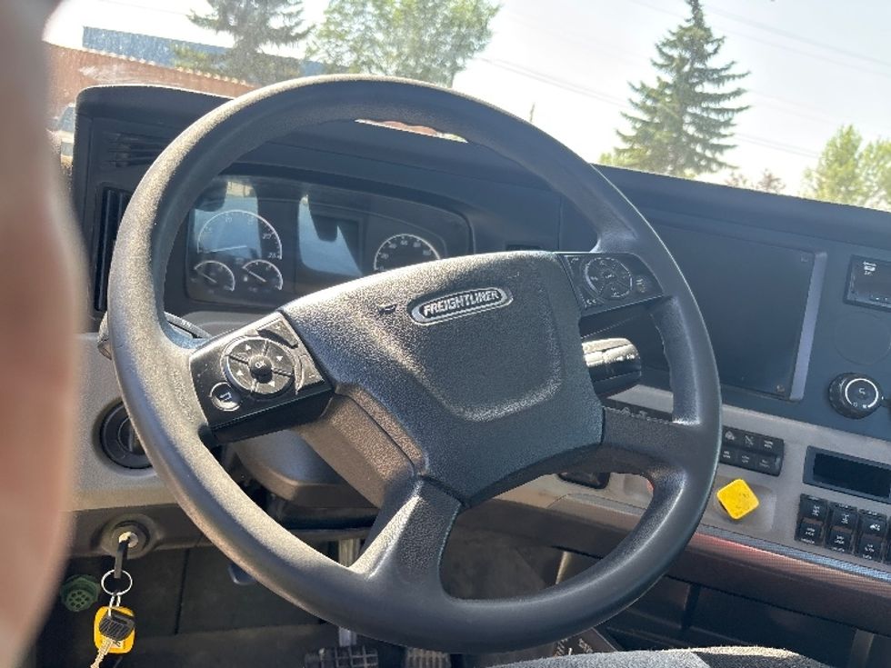 Day Cab Tractor-Heavy Duty Tractors-Freightliner-2019-T12664ST-Calgary-AB-326,579\n\t\tkm-$ 79,250 - Image 10