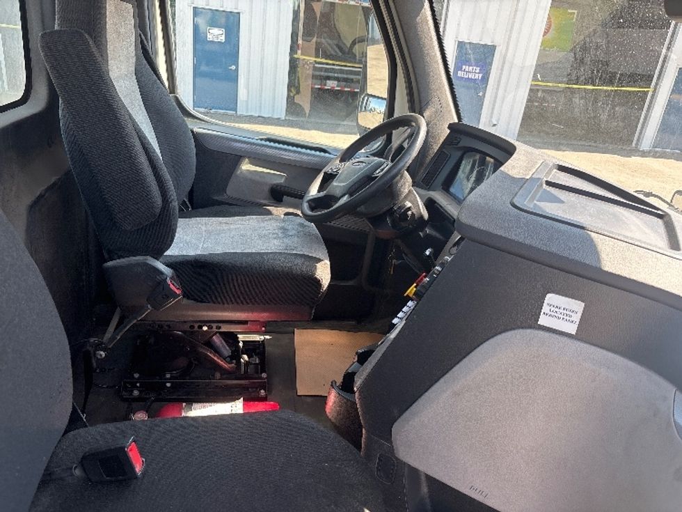 Day Cab Tractor-Heavy Duty Tractors-Freightliner-2019-T12664ST-Calgary-AB-326,579\n\t\tkm-$ 79,250 - Image 13