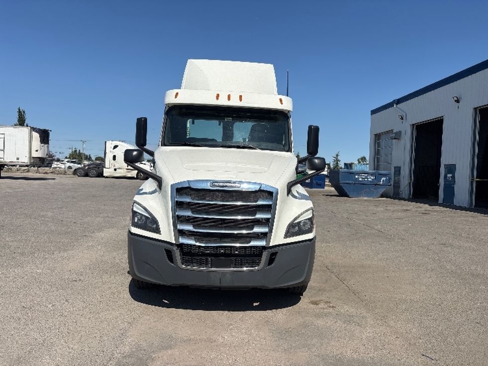 Day Cab Tractor-Heavy Duty Tractors-Freightliner-2019-T12664ST-Calgary-AB-326,579\n\t\tkm-$ 79,250 - Image 2