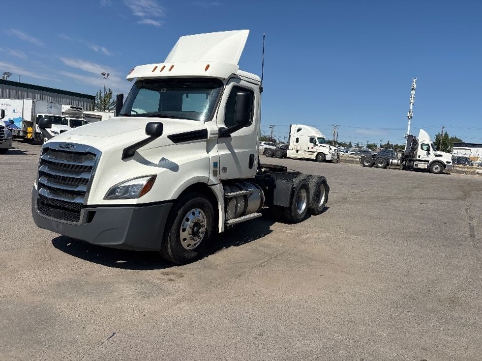 Day Cab Tractor-Heavy Duty Tractors-Freightliner-2019-T12664ST-Calgary-AB-326,579\n\t\tkm-$ 79,250 - Image 3