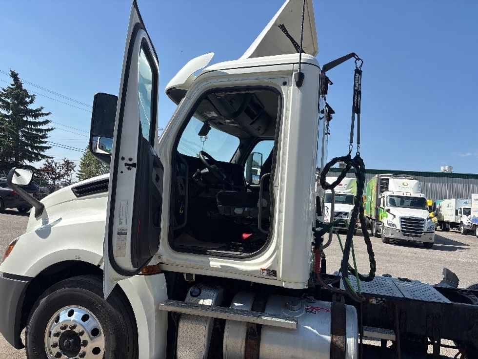 Day Cab Tractor-Heavy Duty Tractors-Freightliner-2019-T12664ST-Calgary-AB-326,579\n\t\tkm-$ 79,250 - Image 9
