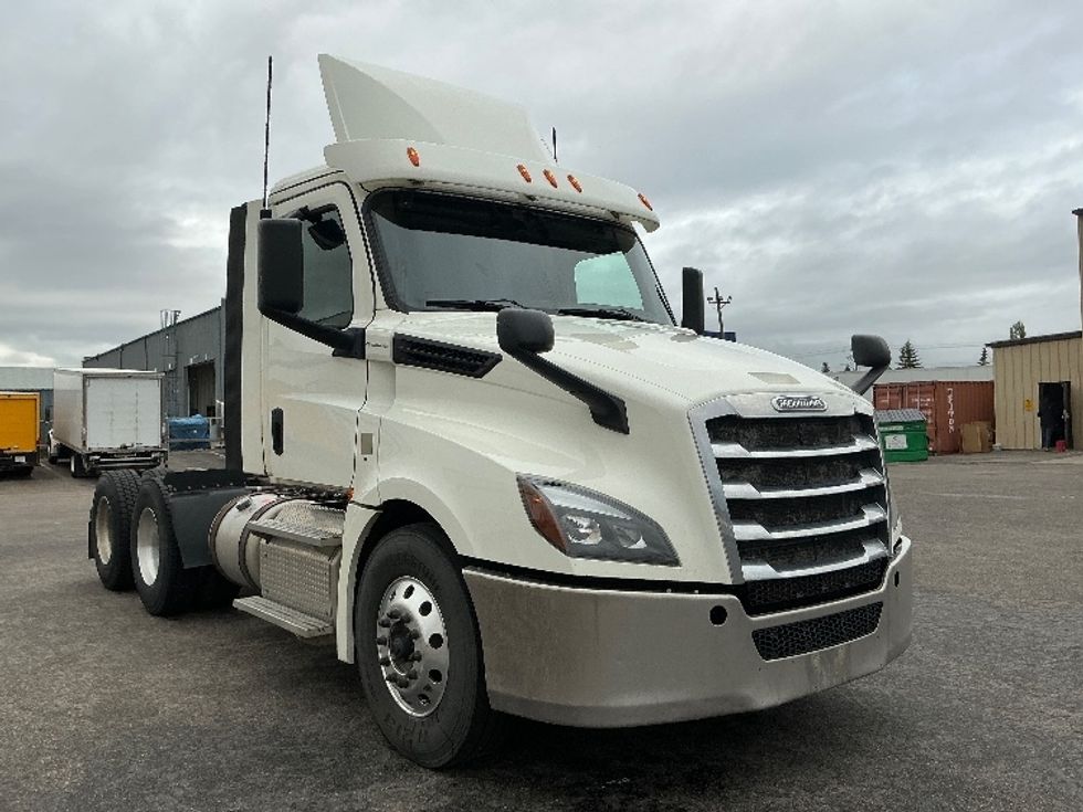 Day Cab Tractor-Heavy Duty Tractors-Freightliner-2019-T12664ST-Calgary-AB-782,996\n\t\tkm-$ 52,750 - Image 1