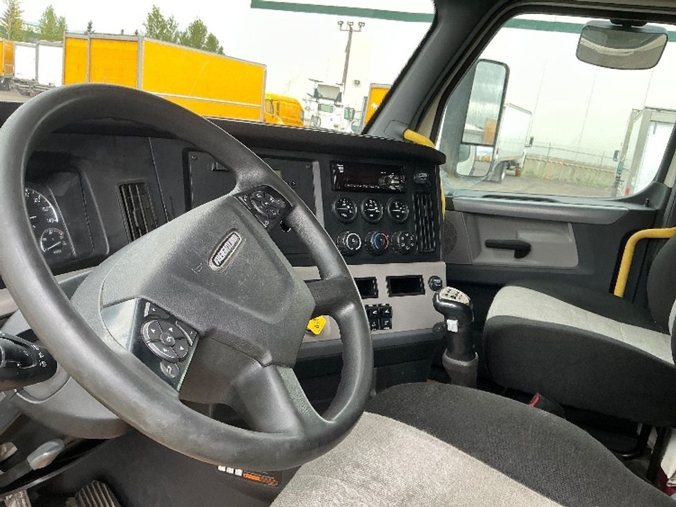 Day Cab Tractor-Heavy Duty Tractors-Freightliner-2019-T12664ST-Calgary-AB-782,996\n\t\tkm-$ 52,750 - Image 10